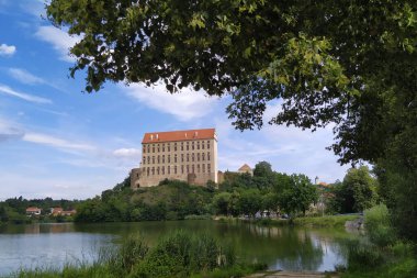 Pond ve Eski Şato Plumlov, Moravya, Çek Cumhuriyeti, Avrupa