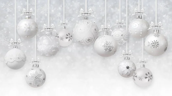 シルバーの光沢のあるリボン弓とキラキラしたパターンを持つメリークリスマスの装飾ボールは ぼやけた光と雪の白い背景にぶら下がっています ギフトグリーティングカードチケットまたはプロモーションバナーテンプレート — ストック写真