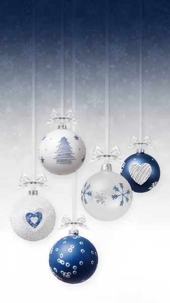 シルバーの光沢のあるリボン弓とキラキラパターンを持つメリークリスマスブルーと白の真珠の装飾ボールは ぼやけた光雪の背景にぶら下がっている ギフトグリーティングカード プロモーションバナーテンプレート — ストック写真