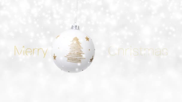 Vrolijke Kersttekst Opknoping Witte Bal Versierd Met Glanzende Gouden Boom — Stockvideo