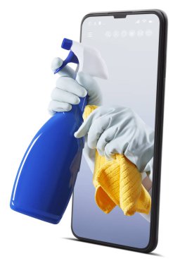 Temizlik ve ürünler. Beyaz arka planda izole edilmiş akıllı telefondan eldivenli, paçavralı ve sprey şişeli eller, ev idaresi şirketiyle irtibat. Reklam, alışveriş ve ticaret afişi.