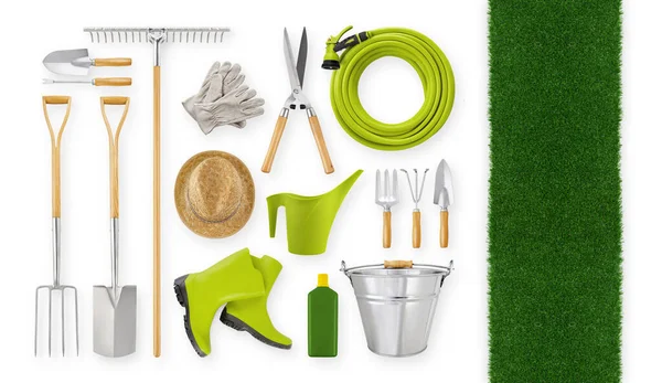 Gerätesatz Für Gartengeräte Draufsicht Isoliert Auf Weißem Hintergrund Rasengrünes Gras — Stockfoto