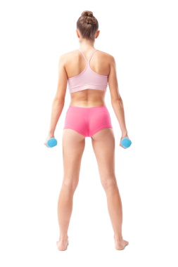 Fitness egzersizi için küçük dambıllarla duran genç bir kadın. Sağlıklı yaşam tarzı, dayanıklılık eğitimi, sağlık ve aktif yaşam konsepti. Arka plan görünümü beyaz arkaplanda izole edildi