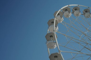 Dönme dolap sanat kompozisyonu