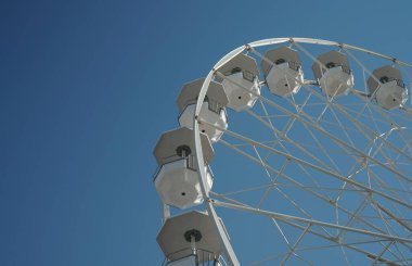 Dönme dolap sanat kompozisyonu