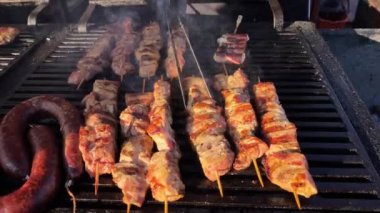 Et kebablı ızgara.