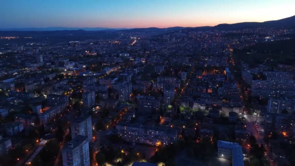 Stara Zagora夜间街市无人驾驶飞机视图 免版税图库视频