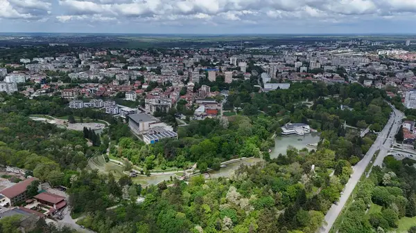 Dobrich Bulgaria insansız hava aracı panorama şehir merkezi ve park