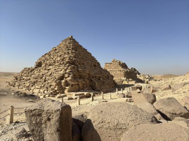 Kraliçe Piramitleri Giza Piramitleri