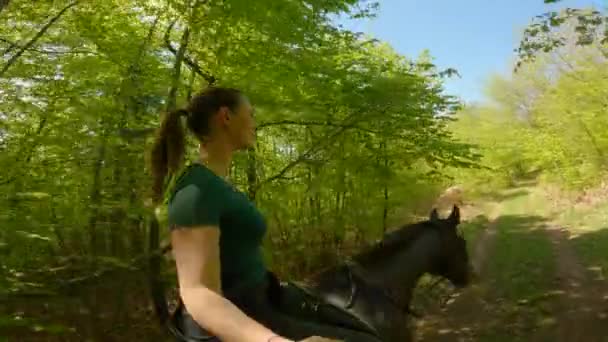 Portrait Cheerful Young Woman Horseback Riding Lush Green Forest Beautiful — Stock Video