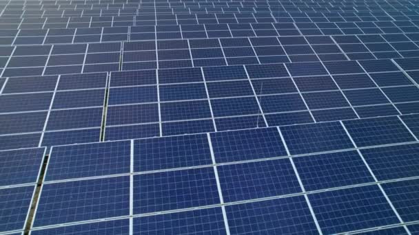 Aerial Alinhado Painéis Solares Com Células Solares Como Parte Usina — Vídeo de Stock