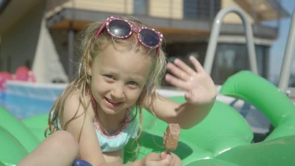 Close Sweet Little Girl Ice Cream Bar Pool Waiting Camera — стоковое видео