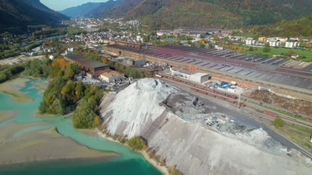 Aerial Industrial Infrastructure City Mountains Vibrant Fall Season Steel Factory — Vídeos de Stock