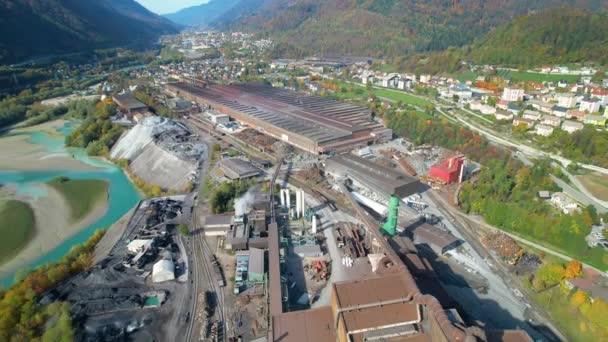 Aerial Factory Surrounded Alpine Landscape Vibrant Colors Fall Season Industrial — Vídeos de Stock