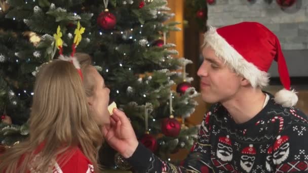 Close Cute Romantic Sweetening Man Woman While Celebrating Christmas Cute — Vídeo de stock
