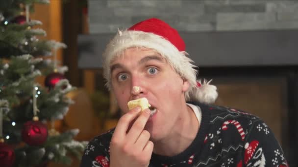 Portrait Man Eats Delicious Christmas Dessert His Face Smeared Cream — Vídeo de Stock