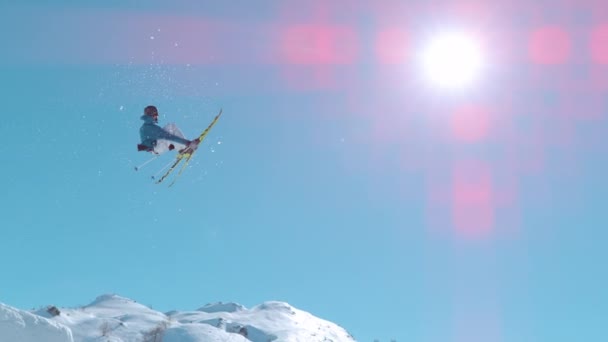 Slow Motion Slow Motion Young Skier Jumping Big Air Kicker — Vídeos de Stock
