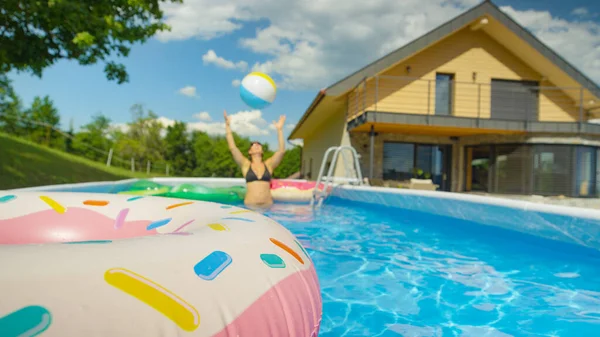 Caucasian Female Black Bikini Plays Floaties Her Private Pool Sunny — Stok fotoğraf