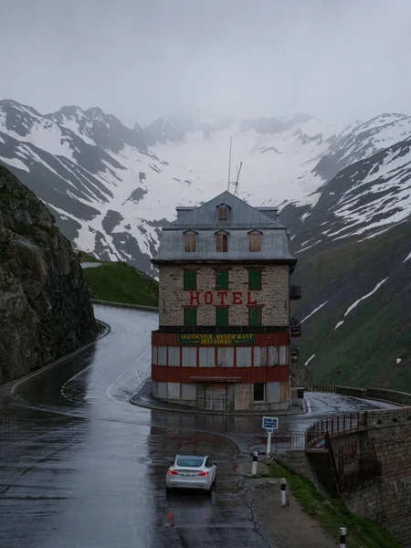 Furka Pass Switzerland July 2021 Vertical Modern White Car Parked — Fotografia de Stock