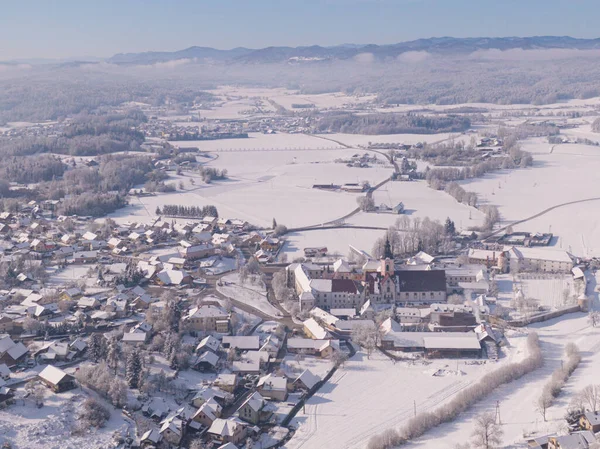 Flying High Quiet Village Middle Wintry Countryside Slovenia Pristine White — Stockfoto