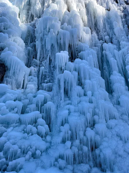 Vertical Close Waterfall Turns Beautiful Frozen Wall Long White Icicles — Stock Photo, Image