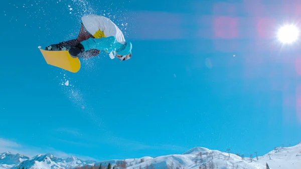 Lens Flare Stunning Action Shot Snowboarding Pro Doing Spinning Grab — Stock Photo, Image