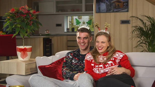 Portrait Cute Caucasian Couple Christmas Spirit Watching Television Christmas Day — Stockfoto