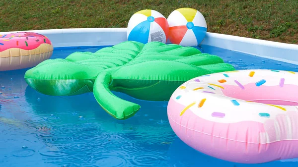 Close Inflatable Leaf Donuts Balls Float Pool Late Summer Rainstorm — Stock Photo, Image