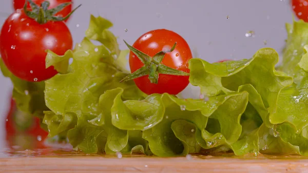 Macro Dof Detailed View Ripe Cherry Tomatoes Falling Wet Chopping — Stockfoto