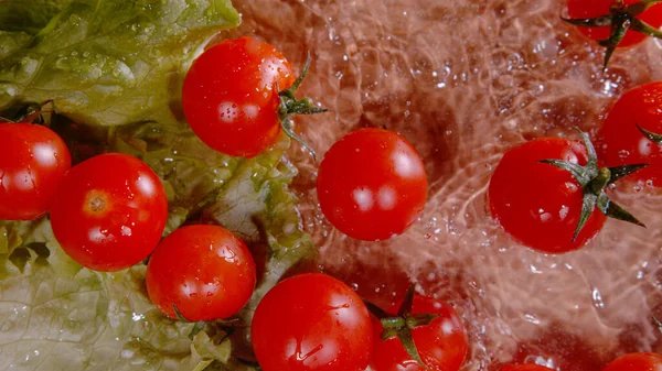 Top Close Dof Bright Red Cherry Tomatoes Fall Cutting Board — Foto de Stock