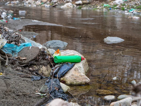 Close River Bank Polluted Trashes Plastic Waste Debris Flooded Piles — Stockfoto