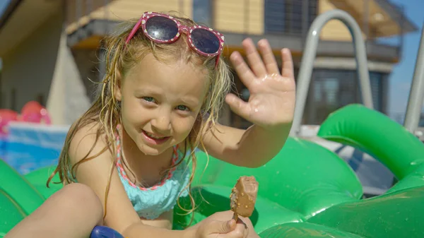 Portrait Cute Little Girl Ice Cream Bar Pool Waving Camera — Stok fotoğraf