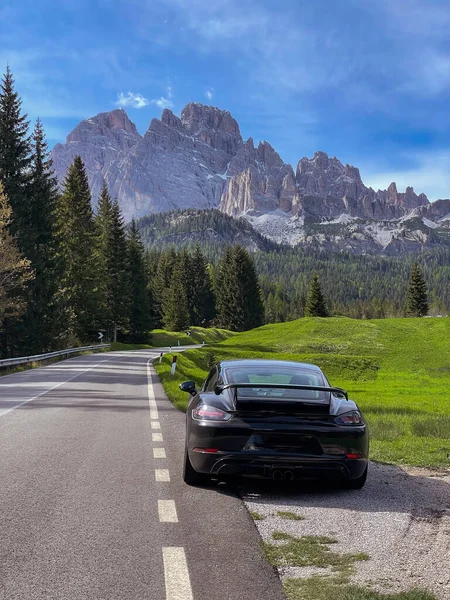 Giau Pass Dolomites Italy May 2022 Sports Car Roadside Winding — Fotografia de Stock