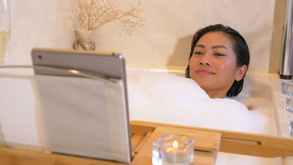 Pretty Philippine Woman Relaxing Bubbly Bathtub Watching Movie Young Lady — Stock Photo, Image