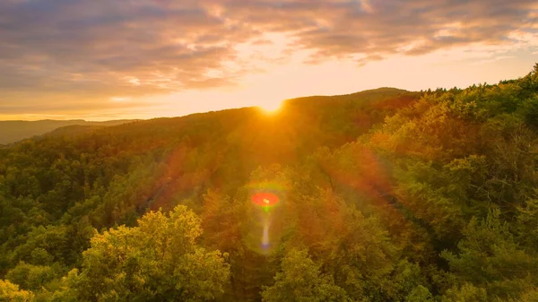 Autumn Sun Sets Beautiful Hilly Landscape Overgrown Forest Picturesque Countryside — Stockfoto
