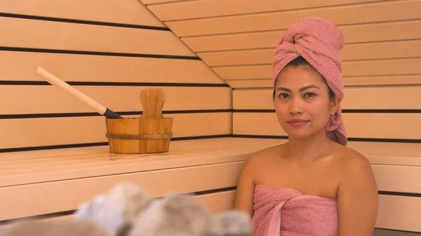 Attractive Asian Woman Sitting Enjoying Wooden Finnish Sauna Wellness Treatment — Stock Photo, Image