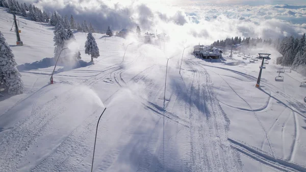 Ski Area Working Snow Cannons Creating Perfect Skiing Conditions Snow — Stock Photo, Image