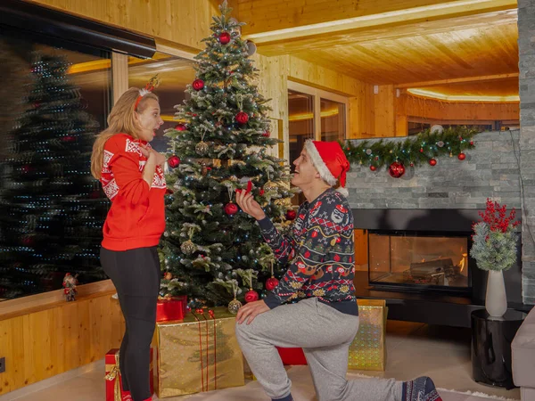 Beautiful Young Woman Surprised Engagement Ring Christmas Proposal Romantic Young — Φωτογραφία Αρχείου