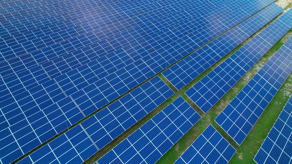 Aerial Campo Paneles Solares Para Recolección Energía Solar Para Producir Imágenes de stock libres de derechos