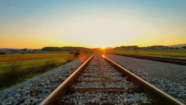 Low Angle Beautiful Orange Glowing Railroad Tracks Golden Autumn Sunlight Photo De Stock