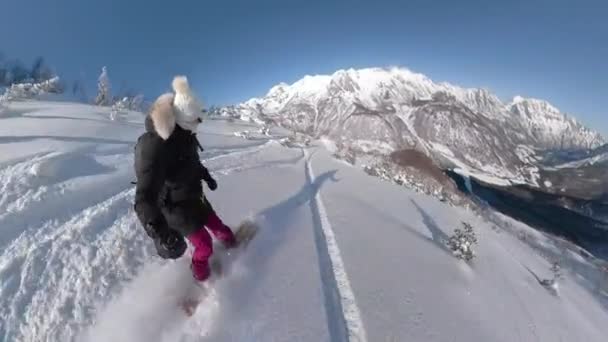 Young Woman Snowboarding Mountain Fresh Powder Snow Sunny Day Female — стоковое видео