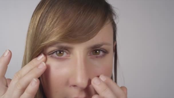 Young Woman Checking Wrinkles Pimples — Vídeo de Stock