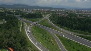 Anteni: bir otoyolda sürüş kamyonlar