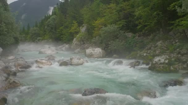 Havadan Sisli Sabah Azgın Nehir — Stok video