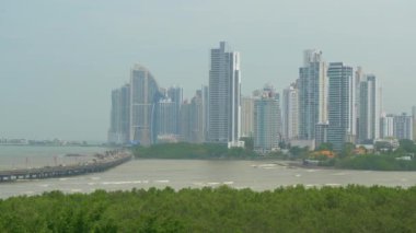 Yüksek binalarla Panama Şehri 'nin muhteşem panoramik manzarası