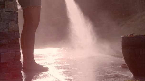 Moción Lenta Cerrar Terraza Limpieza Persona Femenina Con Lavadora Alta — Vídeos de Stock