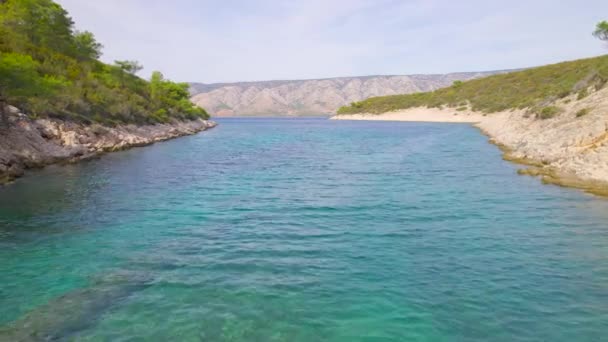 Engebeli Deniz Kıyısı Kristal Berrak Mavi Adriyatik Denizi Güzel Bir — Stok video