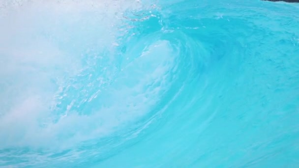Perfektes Und Konsequentes Brechen Der Maschinenbetriebenen Welle Surfbecken Einsatz Moderner — Stockvideo
