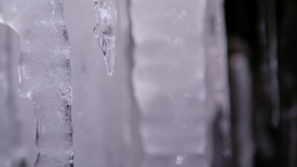 Super Slow Motion Macro Dof Falling Water Drops Melting Ice — стоковое видео