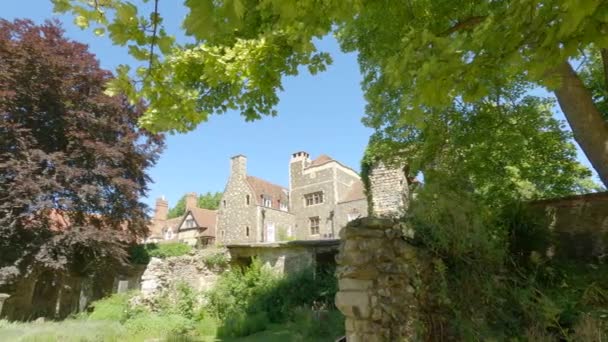Kebun Herbal Abad Pertengahan Antara Reruntuhan Dengan Pemandangan Rumah Desa — Stok Video